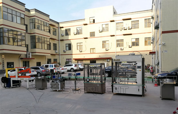 星火油料自動(dòng)灌裝機(jī)展示