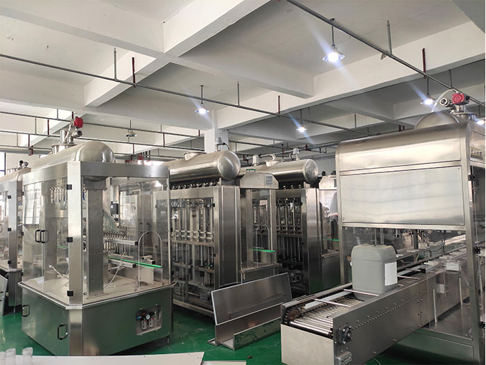 江蘇南京自動化灌裝機(jī)生產(chǎn)企業(yè)設(shè)備車間實拍