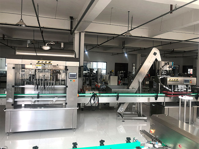 膏體灌裝機(jī)設(shè)備展示
