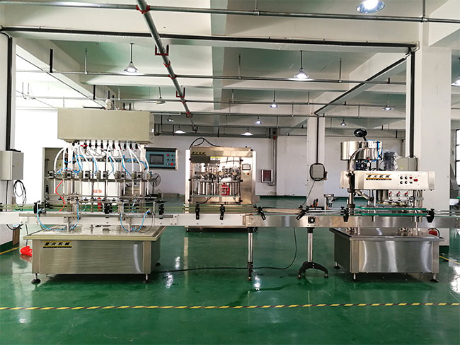 小型液體灌裝機設(shè)備展示