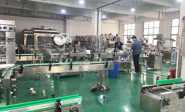 專業(yè)灌裝機設(shè)備廠家設(shè)備車間展示
