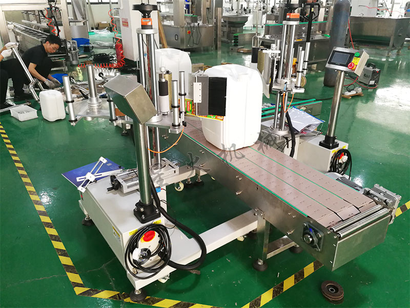 大桶稱重灌裝機(jī)細(xì)節(jié)展示